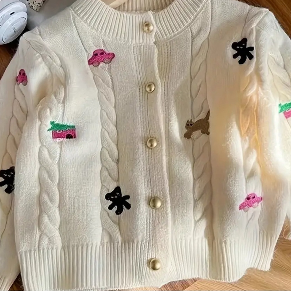 Preppy embroidered cardi with gold buttons 💖